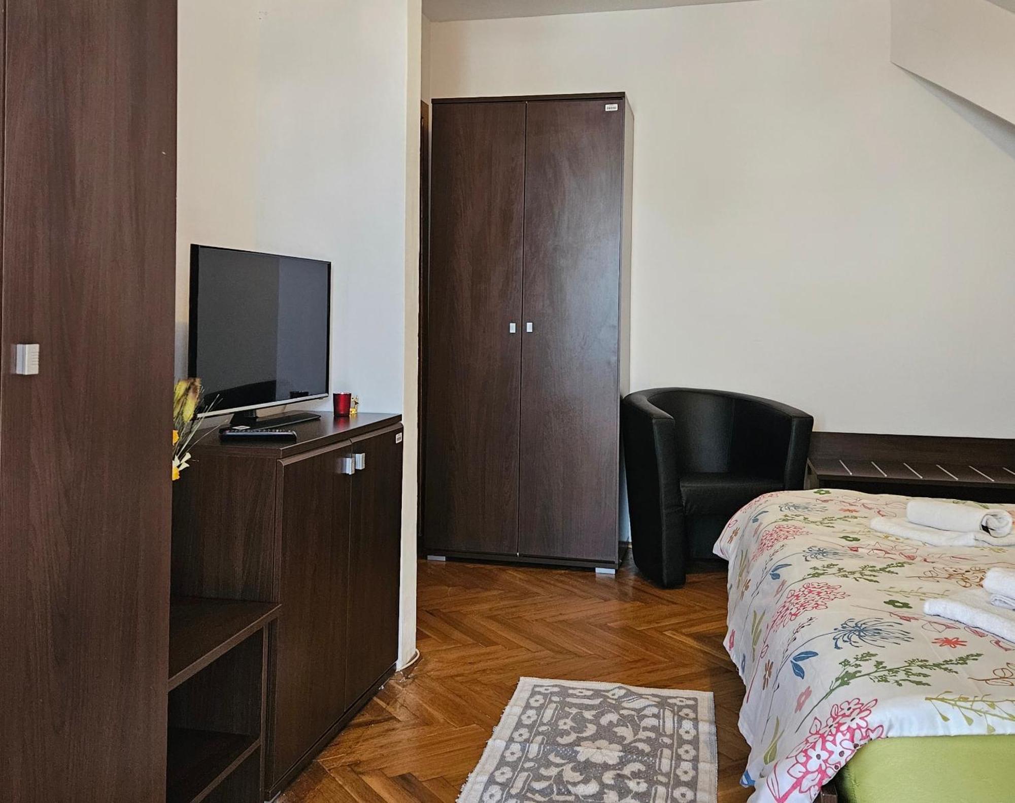 Apartment Zarnesti City Centre Vmp Free Parking 外观 照片