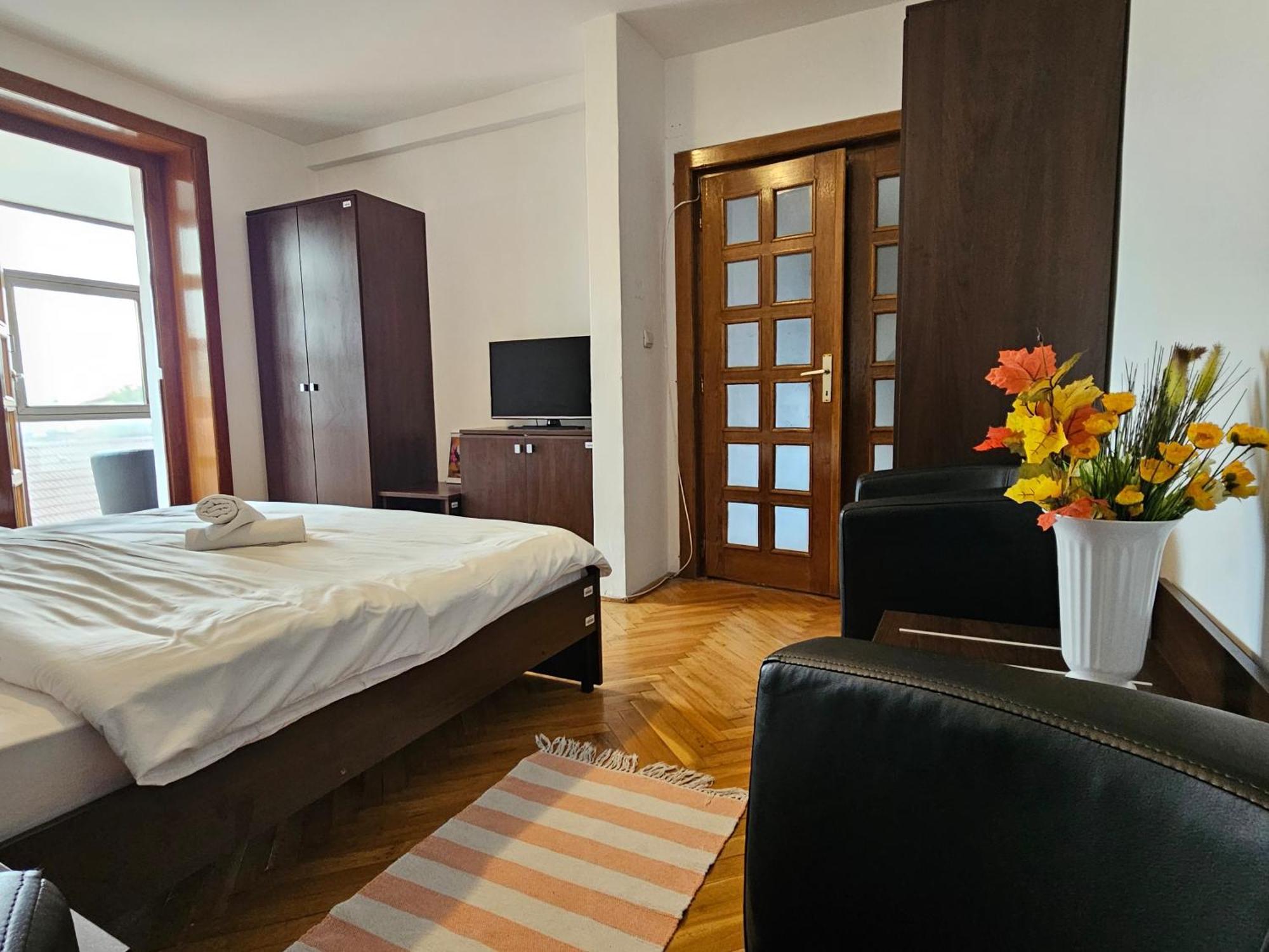 Apartment Zarnesti City Centre Vmp Free Parking 外观 照片